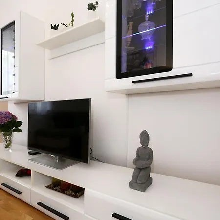 Spacious Zarita Апартаменты *