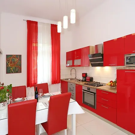 Апартаменты Spacious Zarita *