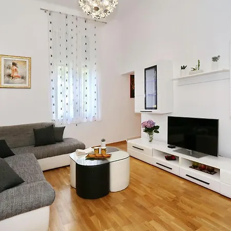 Апартаменты Spacious Zarita Задар
