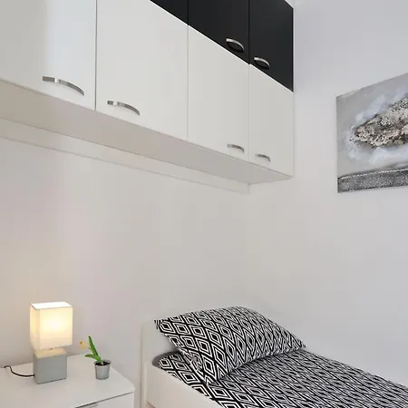 Апартаменты Spacious Zarita Задар