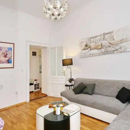 Spacious Zarita Апартаменты *