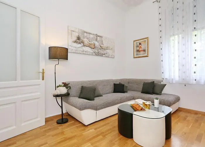 Spacious Zarita