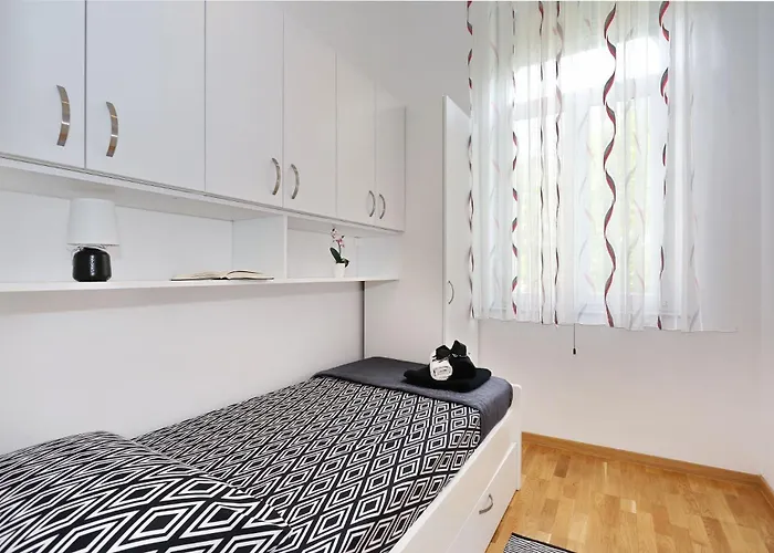 Apartment Spacious Zarita