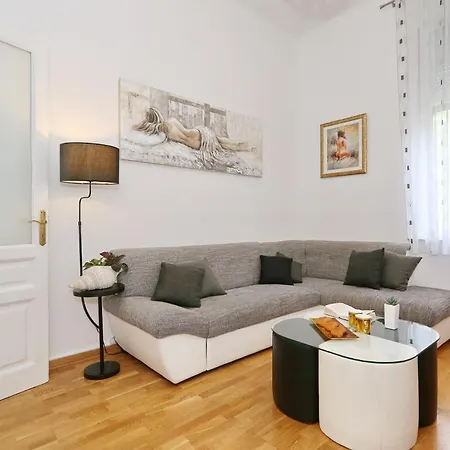 Spacious Zarita