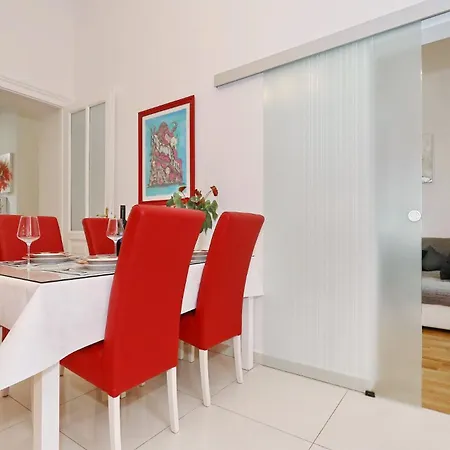 Spacious Zarita Apartament