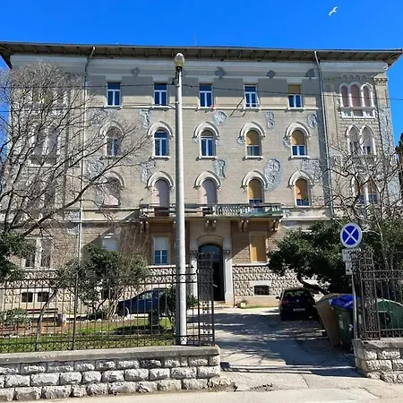 Spacious Zarita Apartament