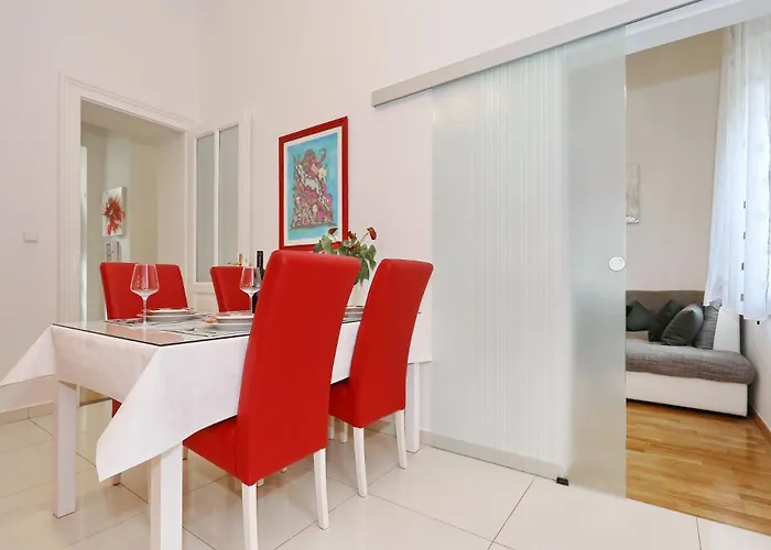 Spacious Zarita דירה