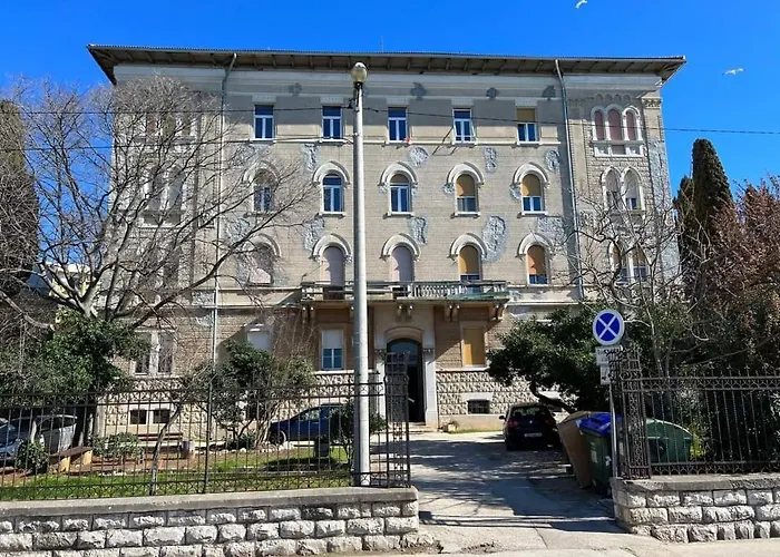 Spacious Zarita דירה