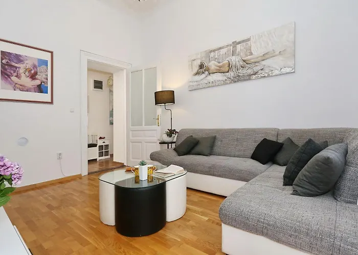 Spacious Zarita זאדאר